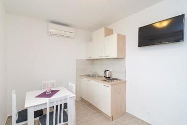 هتل Apartments Villa Dadic