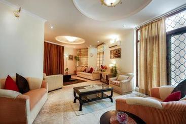 호텔 Golf View Residency