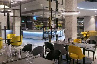 בית מלון כפרי Hampton By Hilton Poznan Old Town