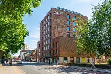 酒店 Roomzzz London Stratford
