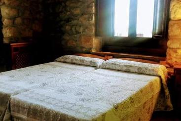 هتل Rural Posada Del Monasterio