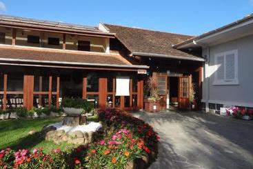 호스텔 Dein Haus Pousada