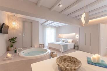 Апарт-отель Antony Suites