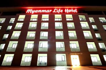 هتل Akore Myanmar Life