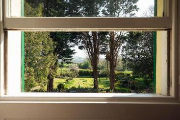 בית מלון כפרי Elm Grove Country House