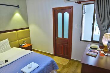 Giang Sơn Hotel江山民宿范五老区酒吧街胡志明市