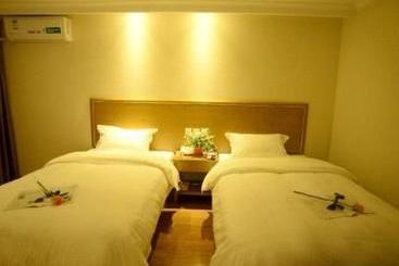 هتل Greentree Inn Yunnan Lijiang Qixing Street Express