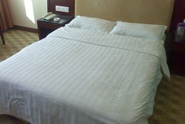 هتل Oriental Pearl Budget