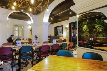 هتل Zen Premium Kampong Glam