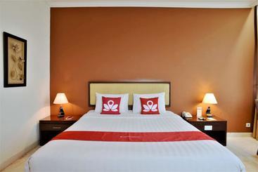 בית מלון כפרי Zen Rooms Near Grand Indonesia Mall