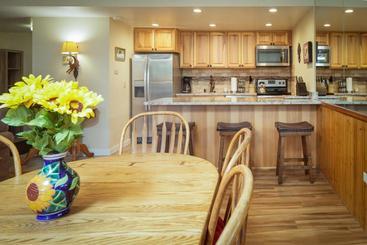 Two Bedroom 304 At Trails End