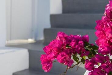 هتل Echoes Luxury Suites