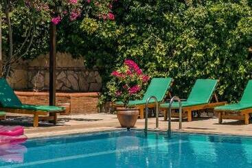 Апарт-отель Ten Apart