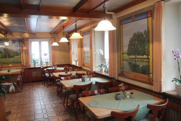 ペンション Gasthaus Zur Sonne