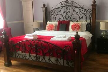 ペンション Kempfield House