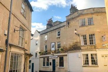 هاستل The Griffin Inn