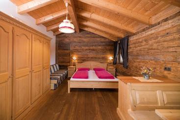 هتل Glinzhof Mountain Natur Resort Agriturismo