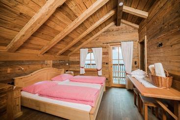 هتل Glinzhof Mountain Natur Resort Agriturismo