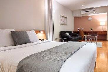 هتل آپارتمان Lombardo Suites