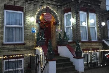 پانسیون Clare House