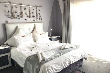 بنسيون Farr Out Guesthouse