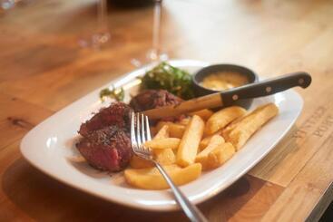 بنسيون The Fleece