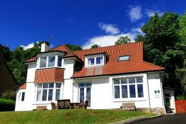 بنسيون The Knowe Guest House