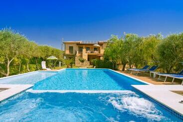 アパートホテル Villa Ambrosia