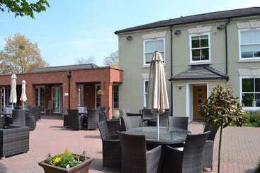 فندق صغير The Dewdrop Inn