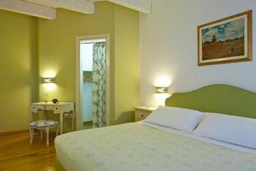 هتل L'orso E L'ape B&b