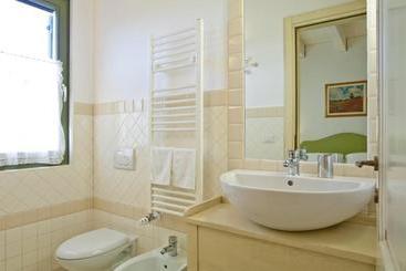 هتل L'orso E L'ape B&b