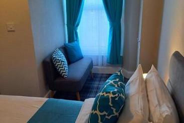 بنسيون Beach Cove