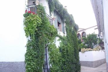 بنسيون Pensión Carballo