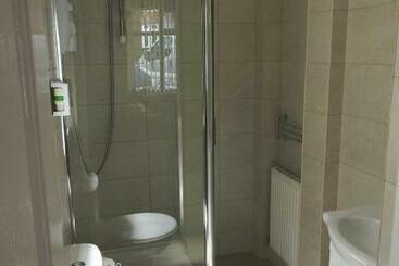 פנסיון Cherish End Guest House