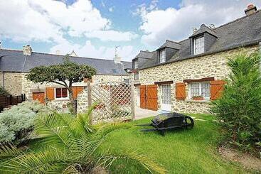 پانسیون Gites De La Cote D'emeraude