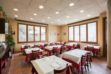 펜션 Hostal Les Roquetes