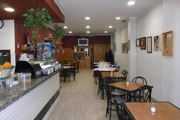 پانسیون Hostal Miguel Y Juani