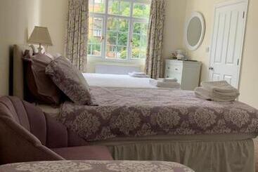 פנסיון Leverton House