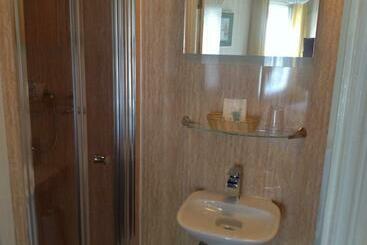 פנסיון Smugglers Haunt Guest House