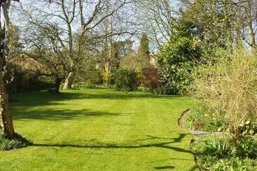 بنسيون The Dial House Guest House