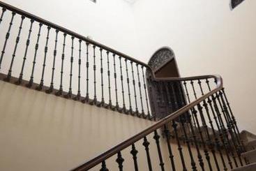 پانسیون Hostal Puerta Medina
