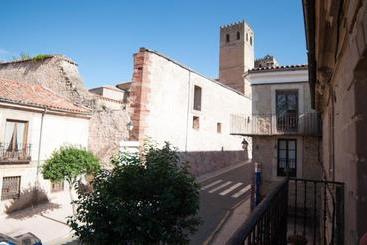 پانسیون Hostal Puerta Medina