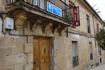 پانسیون Hostal Puerta Medina