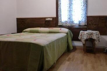 פנסיון Pensió I Apartaments La Bordeta