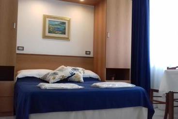 Villa Laura Residence Hotel Apartments & Studios