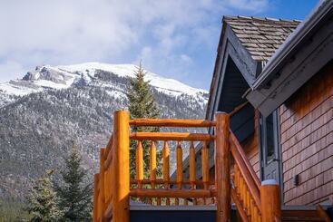 Общежитие A Bear And Bison Country Inn