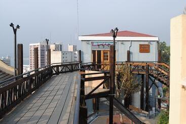 호스텔 Hostal Maison De La Mer