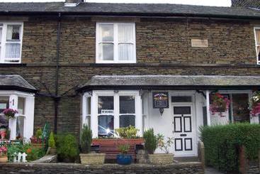 پانسیون Denecrest Guest House