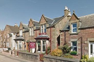 פנסיון Glenrossie Guest House