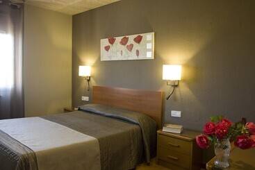 پانسیون Hostal Barris